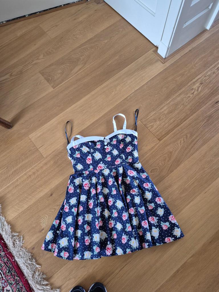Hell Bunny jurk maat L - Nieuw met bloemenprint, Ophalen of Verzenden, Nieuw, Boven de knie