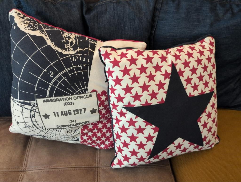 Set van 2 decoratieve kussens met sterren en wereldkaart, Huis en Inrichting, Woonaccessoires | Kussens, Ophalen of Verzenden