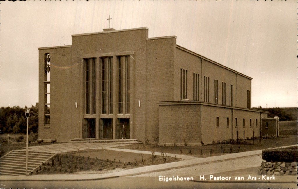 Eijgelshoven - H. Pastoor van Ars Kerk - Voorgevel, Ophalen of Verzenden, 1940 tot 1960, Gelopen, Limburg