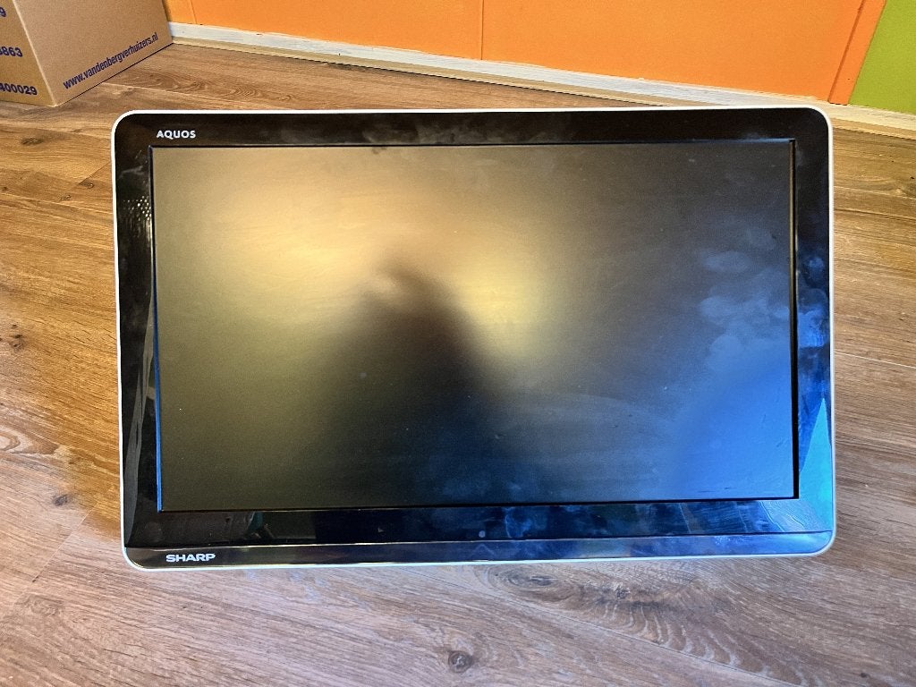 Kleine Sharp Aquos TV met ophangbeugel, Audio, Tv en Foto, Televisies, Ophalen, Gebruikt, 50 Hz, Sharp