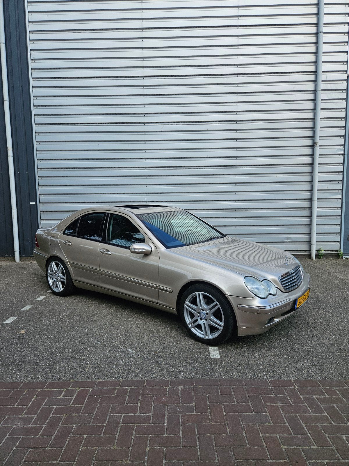 Mercedes-Benz C-Klasse 2.0 C180 Sedan AUT 2001, 1998 cc, Zwart, 129 pk, 75 €/maand