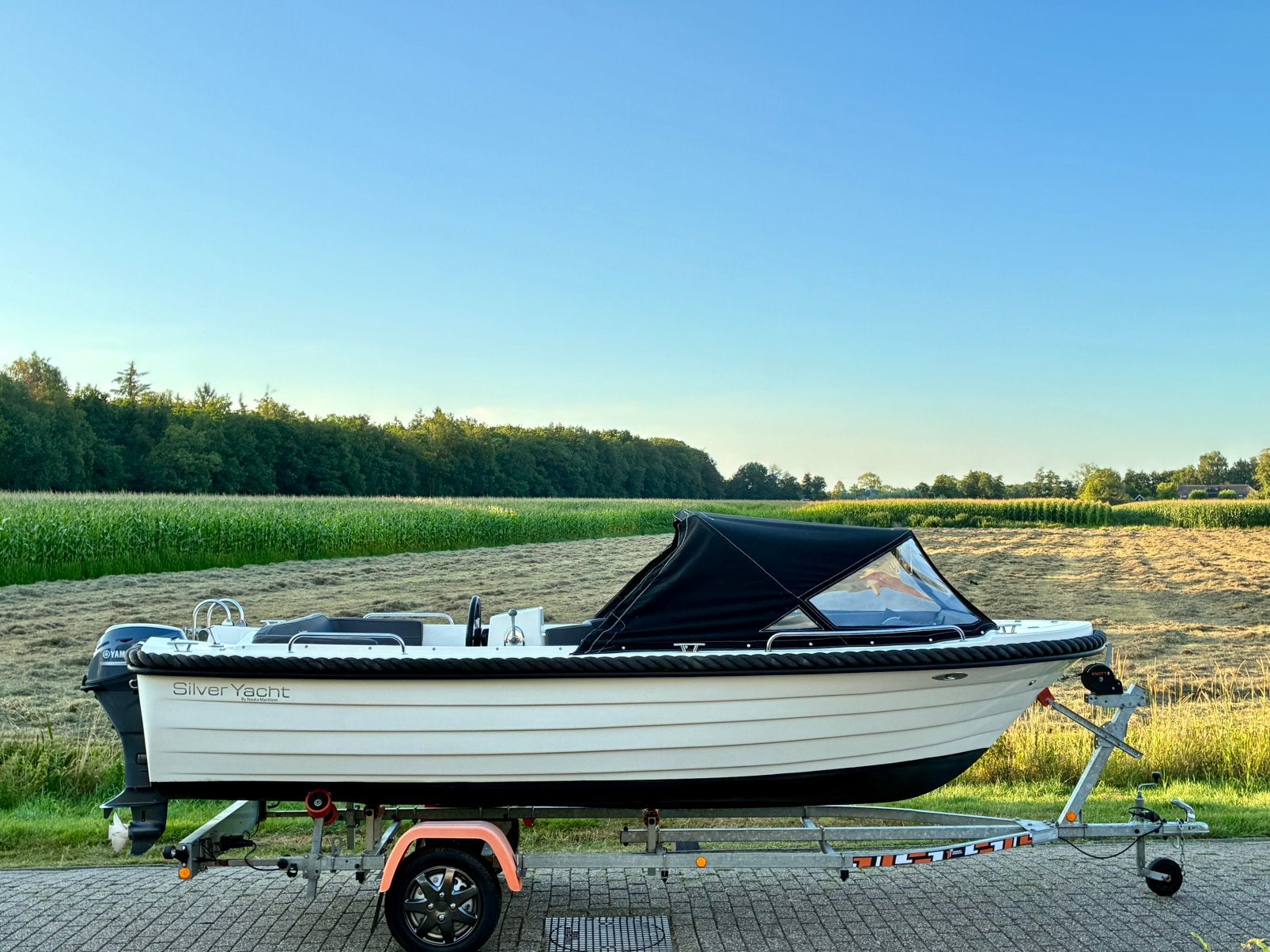 Silveryacht 525 | 15PK | Vaarbewijsvrij | Zonnedek | Trailer, Watersport en Boten, Ophalen, Admiral, Zo goed als nieuw, Rondzit