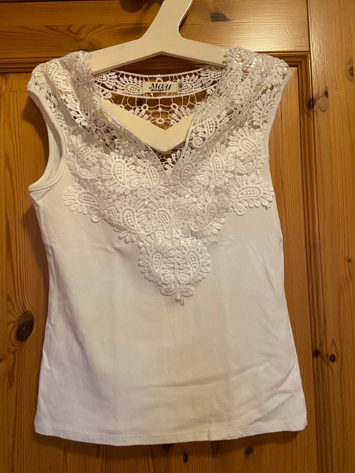 Top wit geen mouw Maydesign M/L oto 42 lengte 59, Ophalen of Verzenden, Zo goed als nieuw, Maat 42/44 (L), Wit