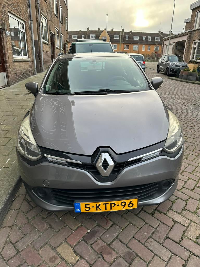 Renault Clio 0.9 TCE 66KW 5-DRS 2013 Grijs, Auto's, Renault, Voorwielaandrijving, 898 cc, Stof, 40 €/maand