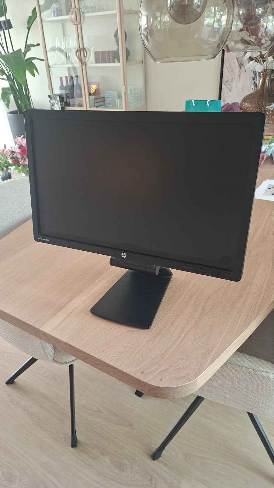HP EliteDisplay E231 Monitor - Full HD, Ophalen, Gebruikt, In hoogte verstelbaar, Full HD