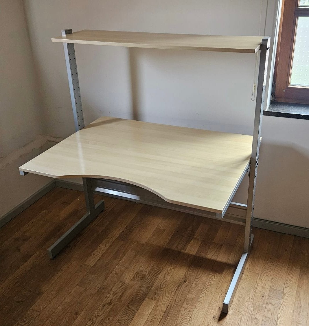 IKEA bureau met boekenplank - Ideaal voor thuiswerkplek, Huis en Inrichting, Ophalen, Opbergruimte, Gebruikt, Spaanplaat of MDF