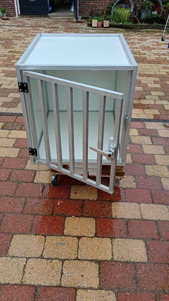mooie honden bench, Ophalen, Zo goed als nieuw