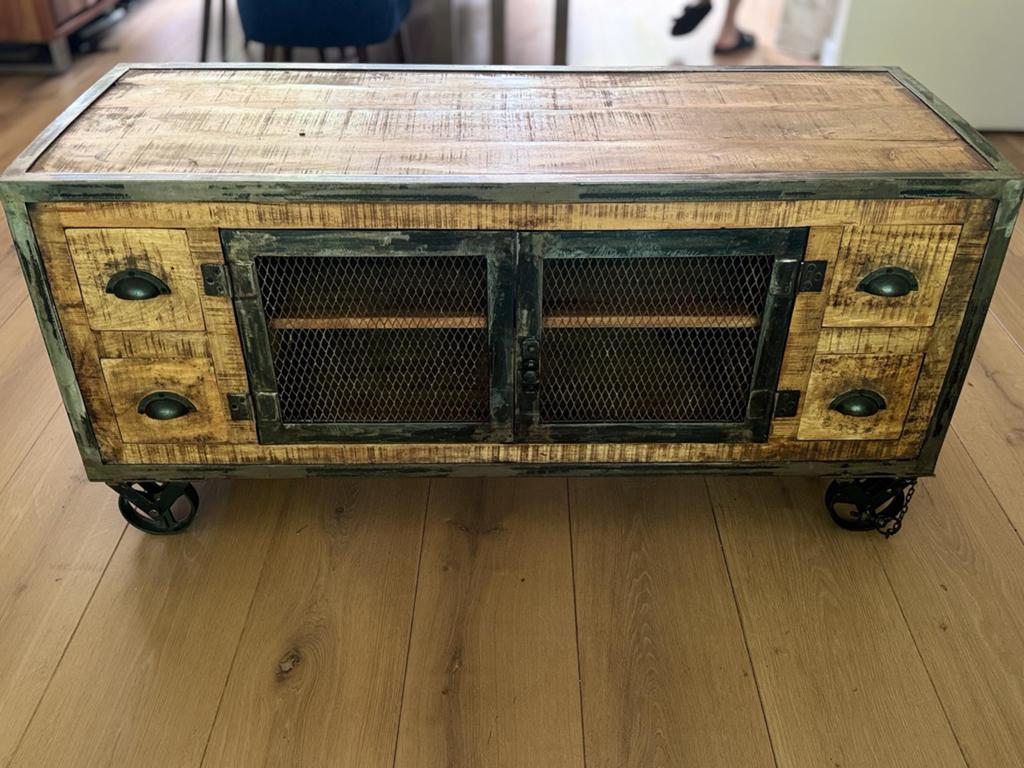 Industrieel TV Meubel | Mango Hout | Handgemaakt, Huis en Inrichting, Kasten | Televisiemeubels, Ophalen, 100 tot 150 cm, Zo goed als nieuw
