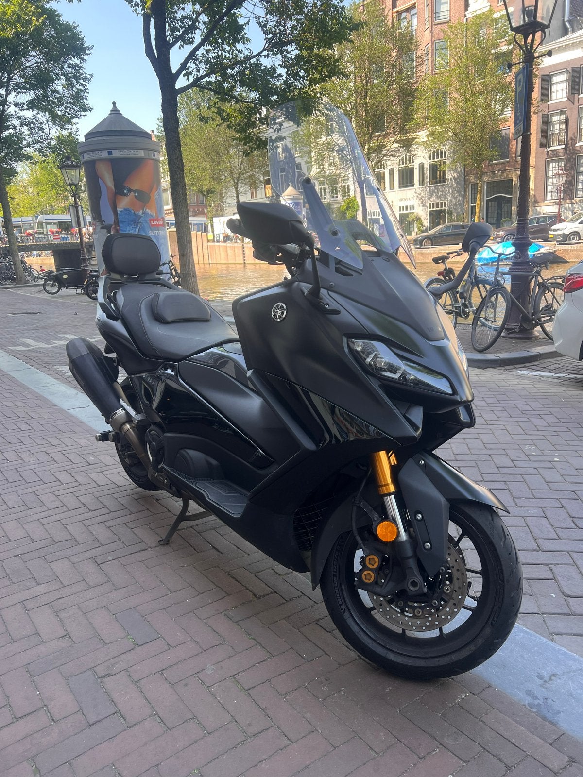 2025 Yamaha TMAX Tech MAX Scooter - Zwart, Automaat, Gebruikt, Particulier, Meer dan 35 kW, Minimaal motorrijbewijs A2