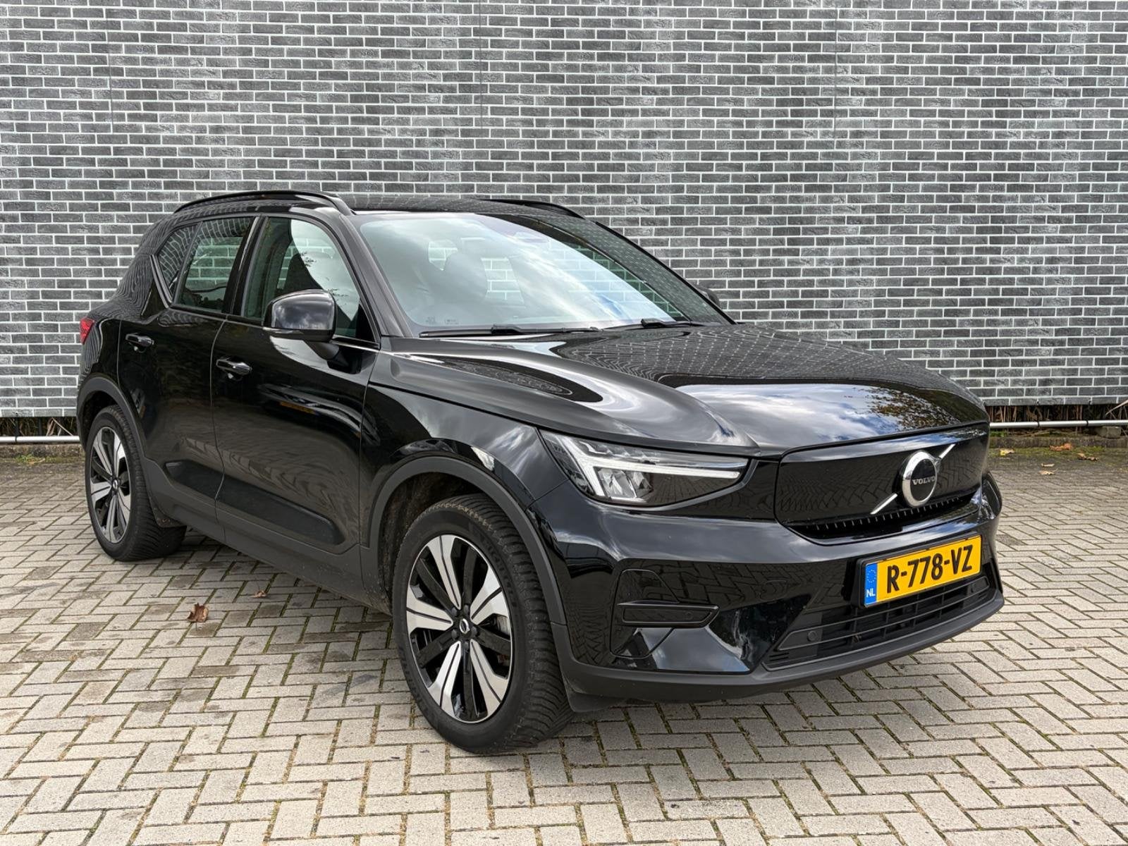 Volvo XC40 Recharge Core | Warmtepomp | Trekhaak | Achteruit, 12 maanden, Stof, Gebruikt, Zwart