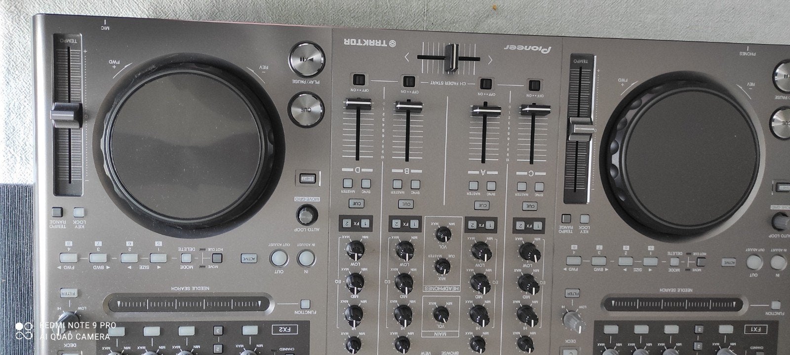 Pioneer DDJ-T1 DJ Controller - Zo goed als nie+ Traktor Soft, Muziek en Instrumenten, Dj-sets en Draaitafels, Ophalen of Verzenden
