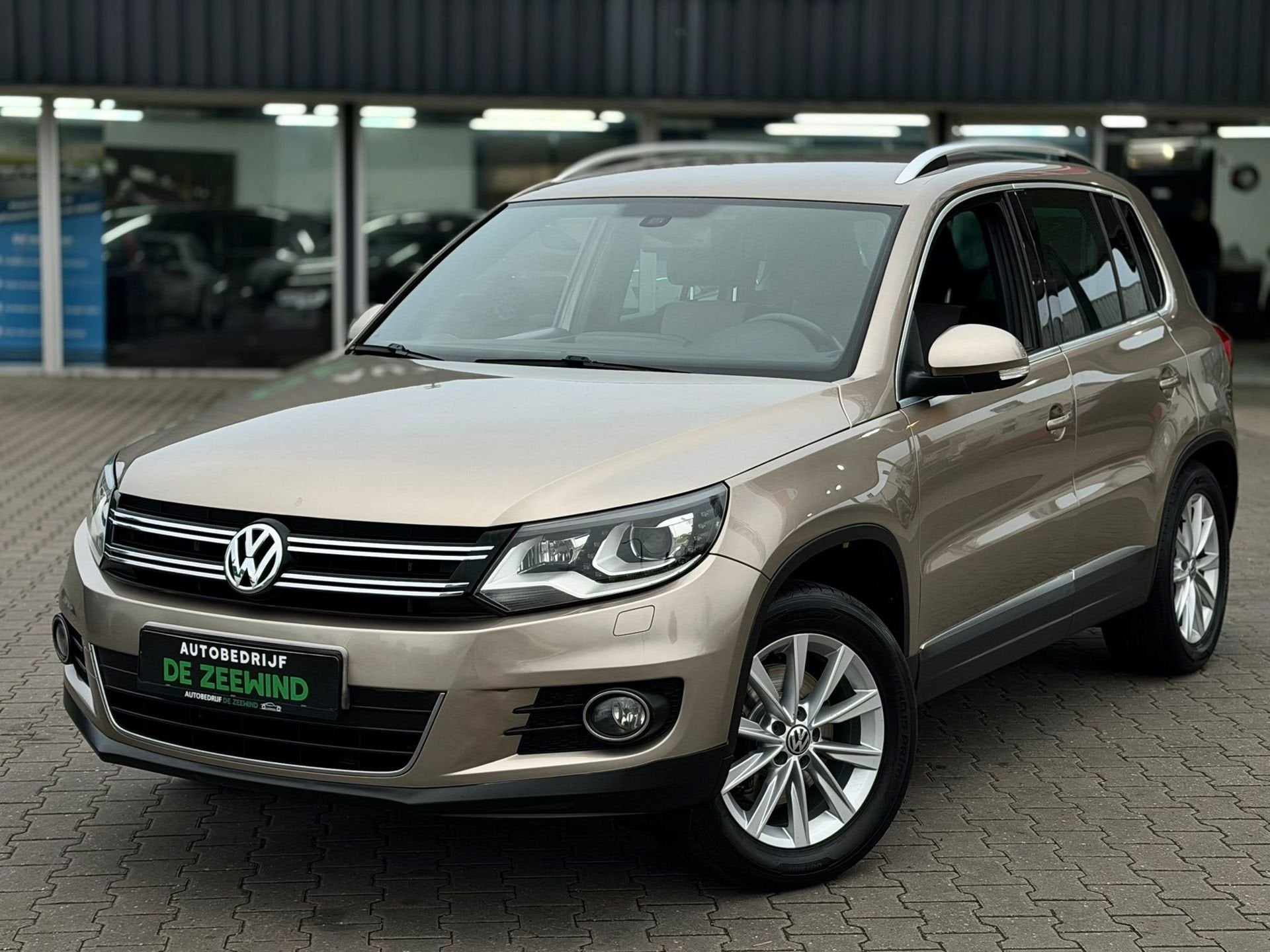 Volkswagen Tiguan 1.4 TSI Comfort&Design|led|apple carplay|n, Voorwielaandrijving, Gebruikt, 4 cilinders, Bruin