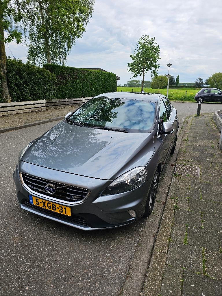 Volvo V40 2.0 D4 190PK 2014 Grijs, Auto's, Volvo, Voorwielaandrijving, Zwart, 1969 cc, Particulier
