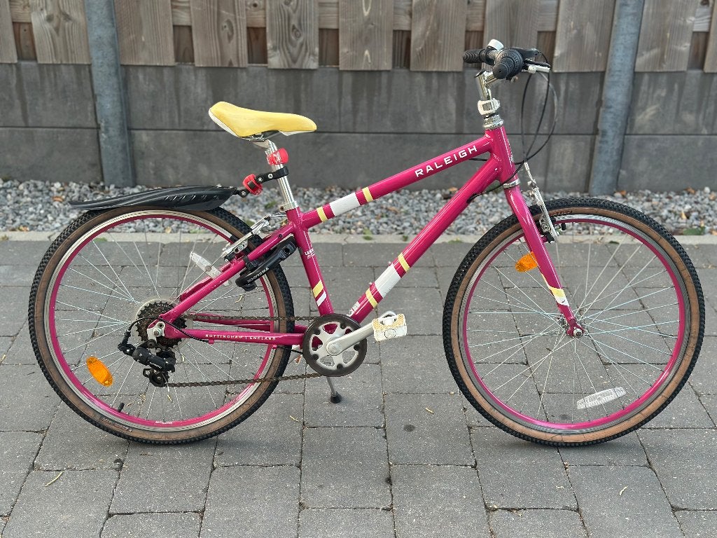 Raleigh Pop 24-Inch Cherry, Fietsen en Brommers, Fietsen | Kinderfietsjes, Gebruikt, 20 inch of meer, Velgrem, Ophalen