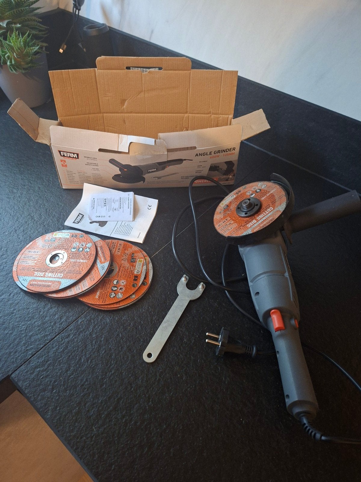 Ferm Powerline Haakse Slijper 600W - 125mm met slijpschijven, Ophalen of Verzenden, Gebruikt, Minder dan 700 watt, Haakse handslijpmachine