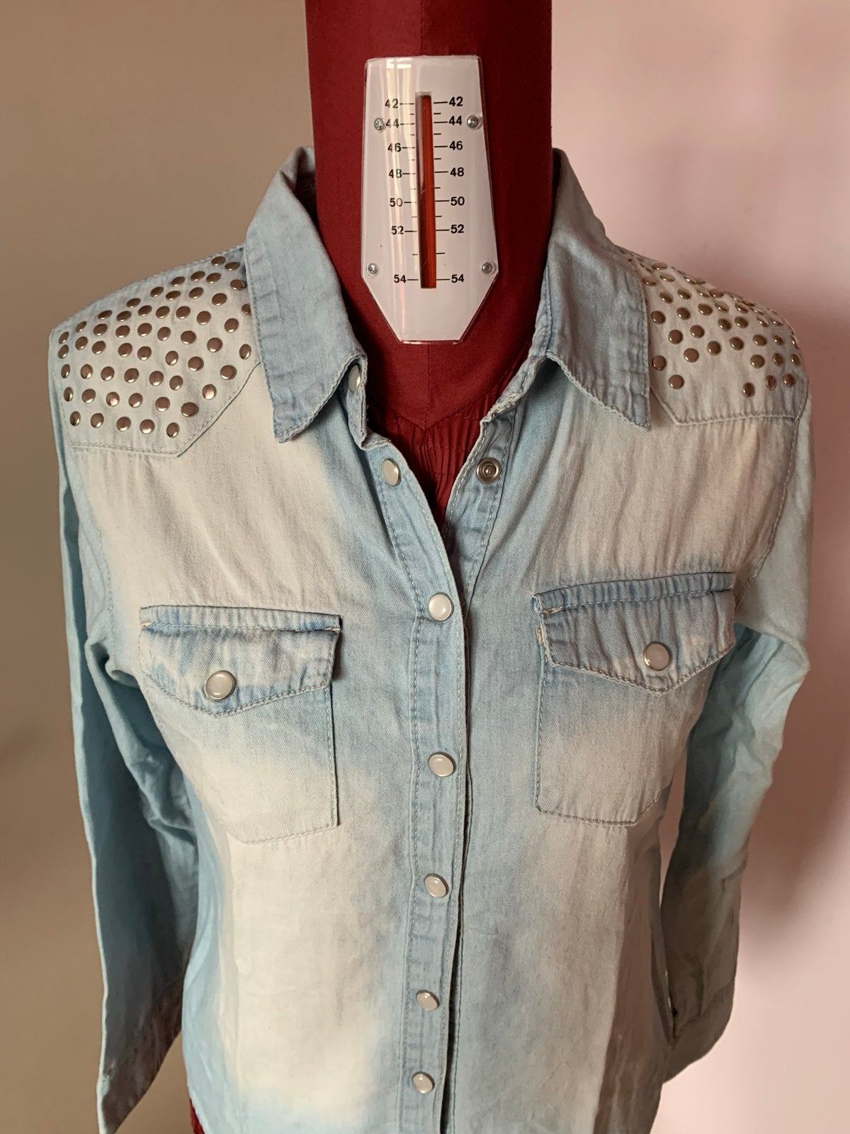 Stoer spijkerblouse met studs - Maat S, Blauw, Ophalen of Verzenden, Lange mouw, Maat 36 (S)