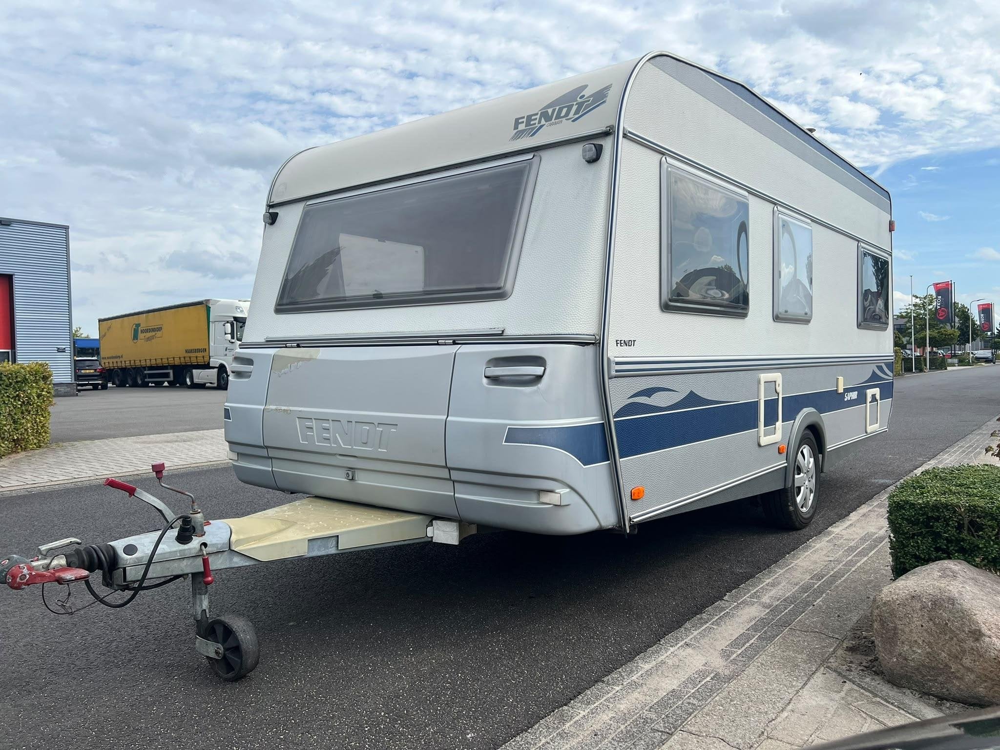 Fendt Saphir 470 | Fietsenrek | Rondzit | Vast bed | Voorten, Vast bed, Rondzit, Fietsenrek, Bedrijf
