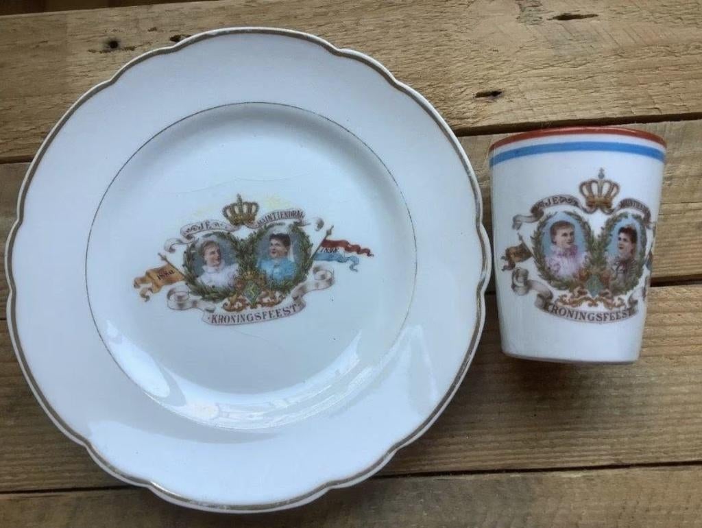 Ontbijtset b.g.v. de kroning Koningin Wilhelmina 1898, Verzamelen, Ophalen of Verzenden, Gebruikt, Nederland, Servies