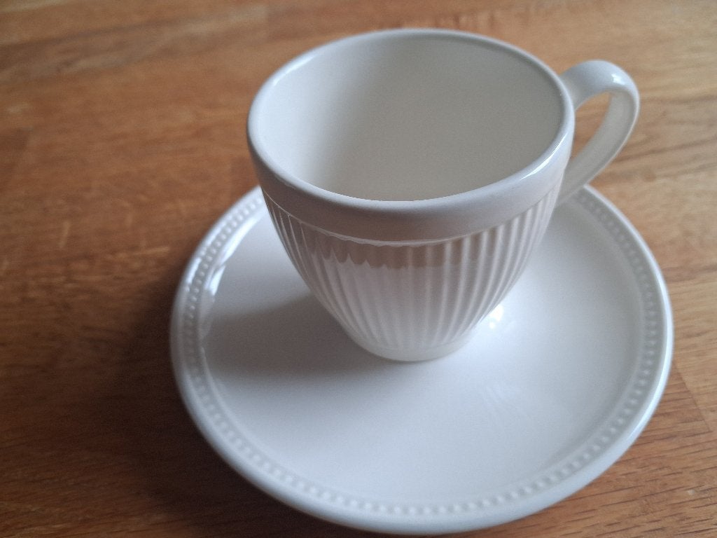 Wedgwood  windsor, creme kleur, Klassiek, Ophalen of Verzenden, Zo goed als nieuw, Kop(pen) en/of Schotel(s)