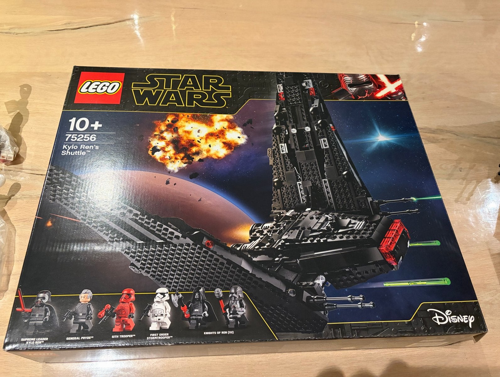 LEGO Star Wars Kylo Ren's Shuttle 75256 in top conditie