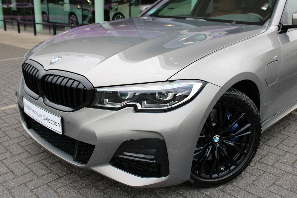 BMW 3 Serie Touring 330e eDrive High Executive M Sport Autom, 1998 cc, Achterwielaandrijving, Gebruikt, 4 cilinders