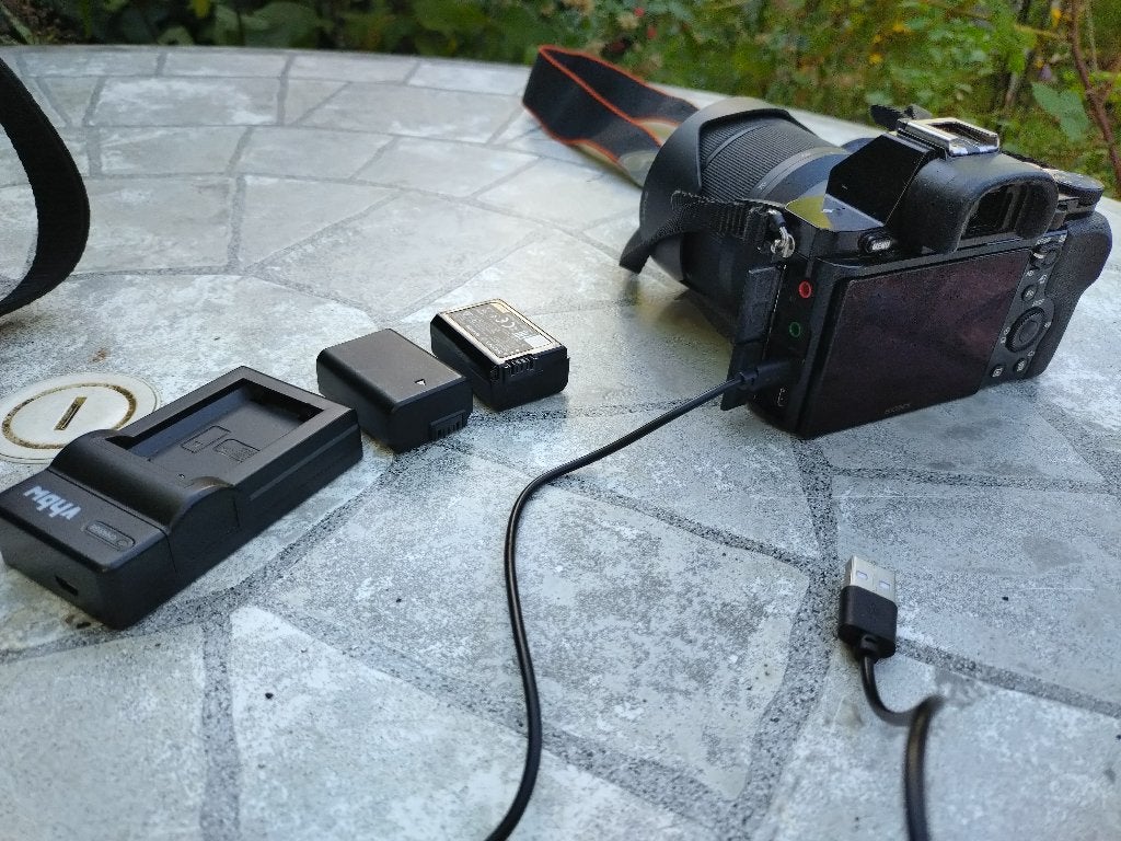 Foto 7 van Sony Alpha a7 full frame mirrorless camera met zoomlens