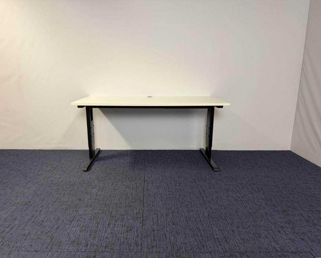 3 x Bureau, wit blad, zwart frame, 160 x 80 cm.