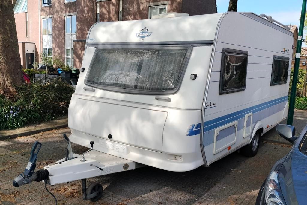 Hobby De Luxe Easy Caravan - Klaar voor de Vakantie!, Vast bed, Hobby, Treinzit, 750 - 1000 kg