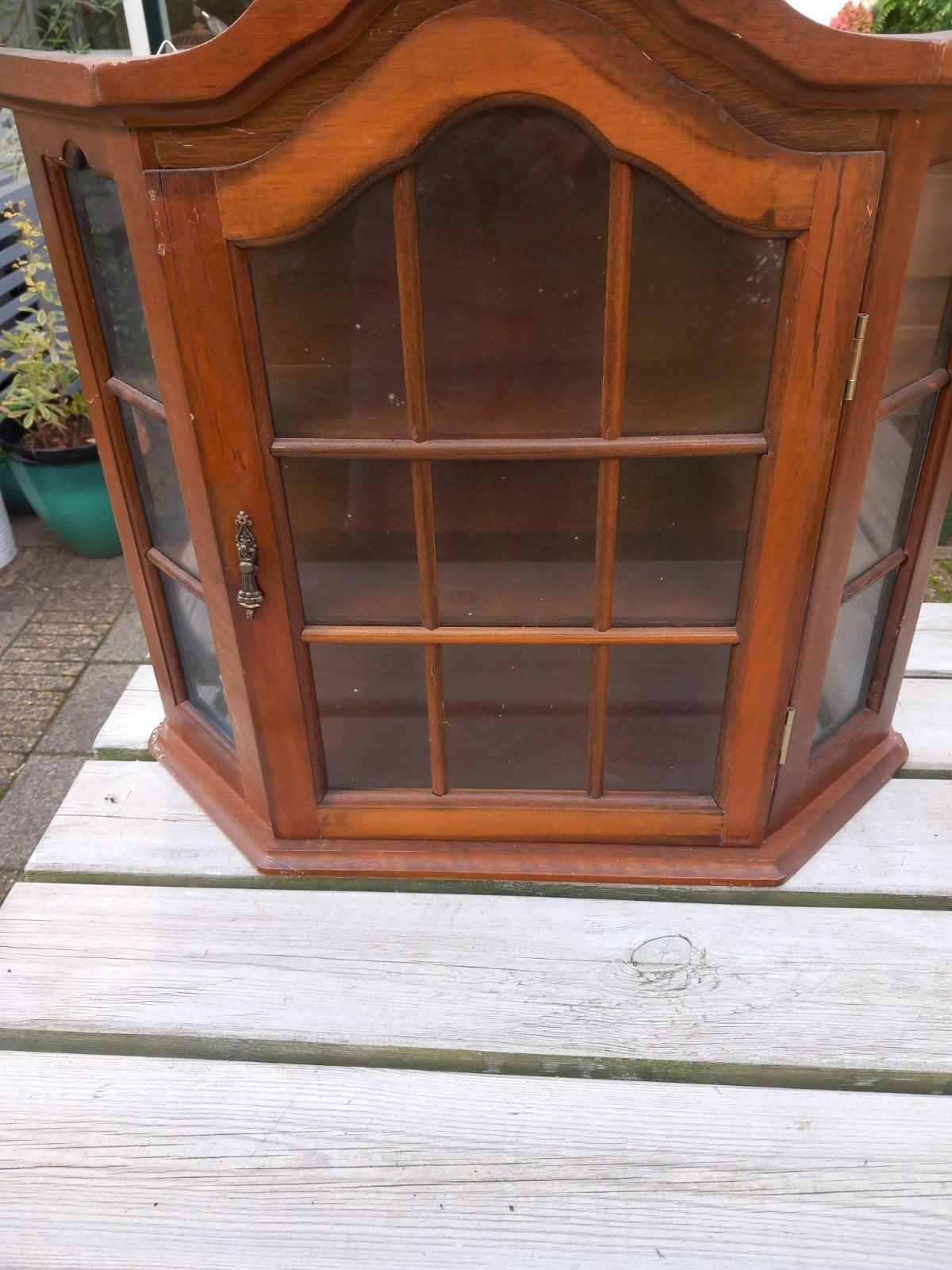 Antiek houten wandkastje met glazen deurtjes, Ophalen