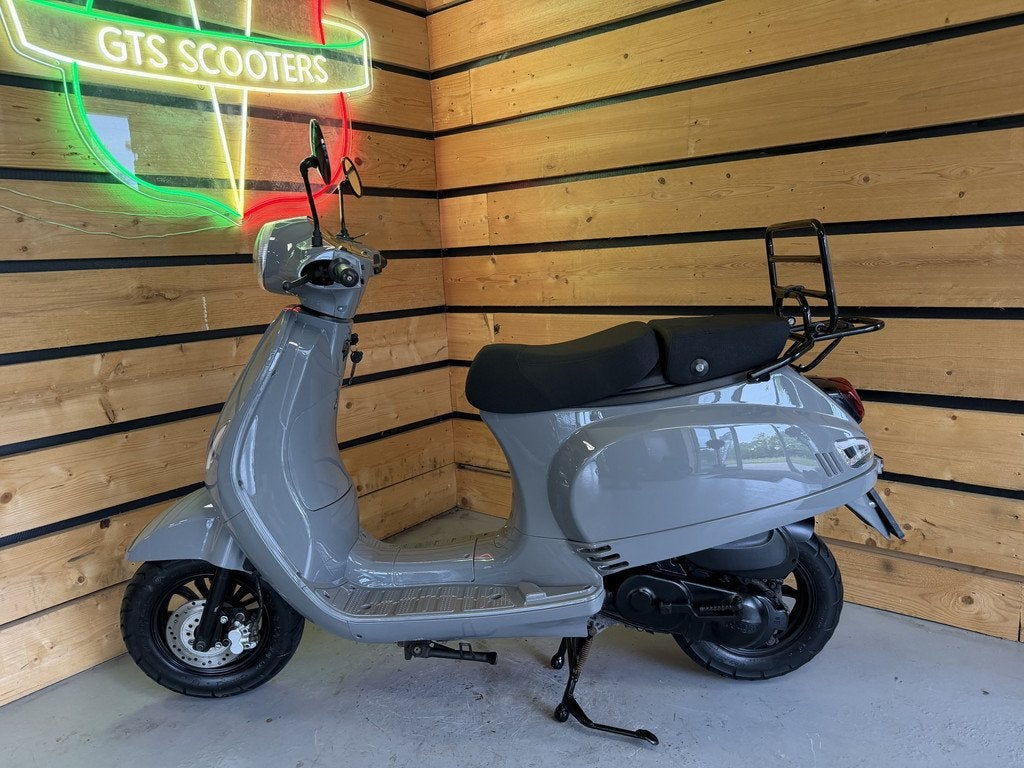 AGM Bromscooter VX50 Injectie (bj 2021), Fietsen en Brommers, Brommers | Overige merken, Gebruikt