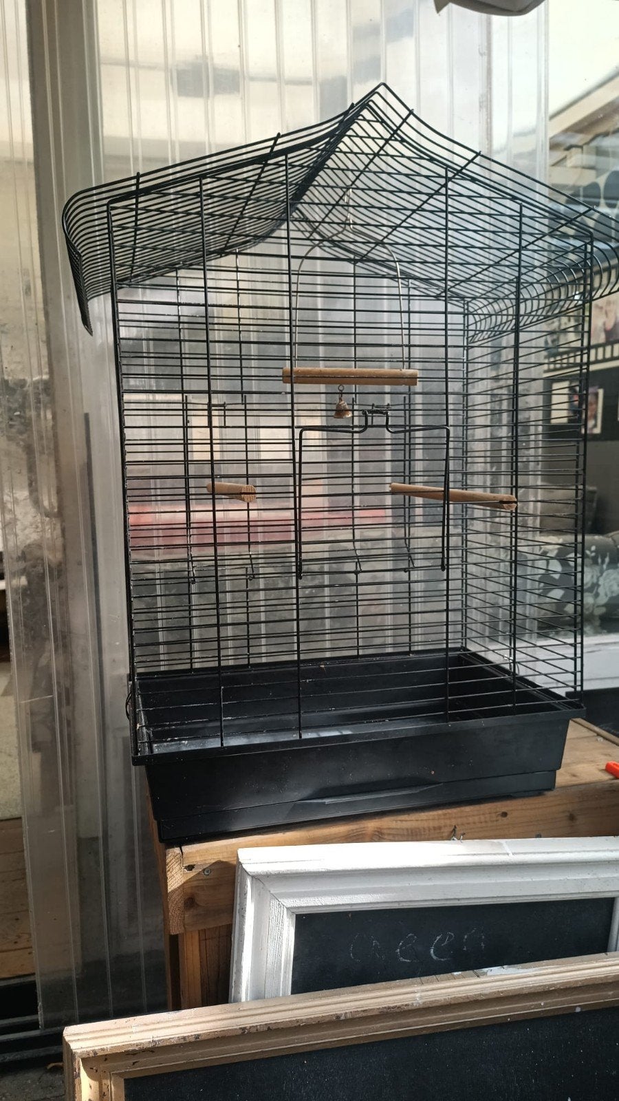 Zwarte vogelkooi met toebehoren, Dieren en Toebehoren, Ophalen of Verzenden, Metaal, Vogelkooi