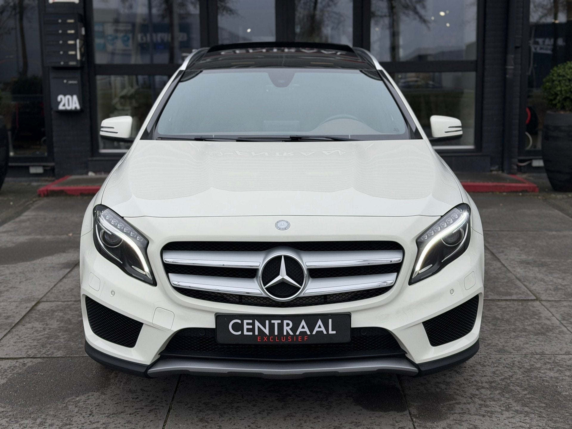 Mercedes-Benz GLA-klasse 200 Prestige AMG Leder|Pano|Xenon|C, Auto's, Gebruikt, Euro 6, 715 kg, Wit