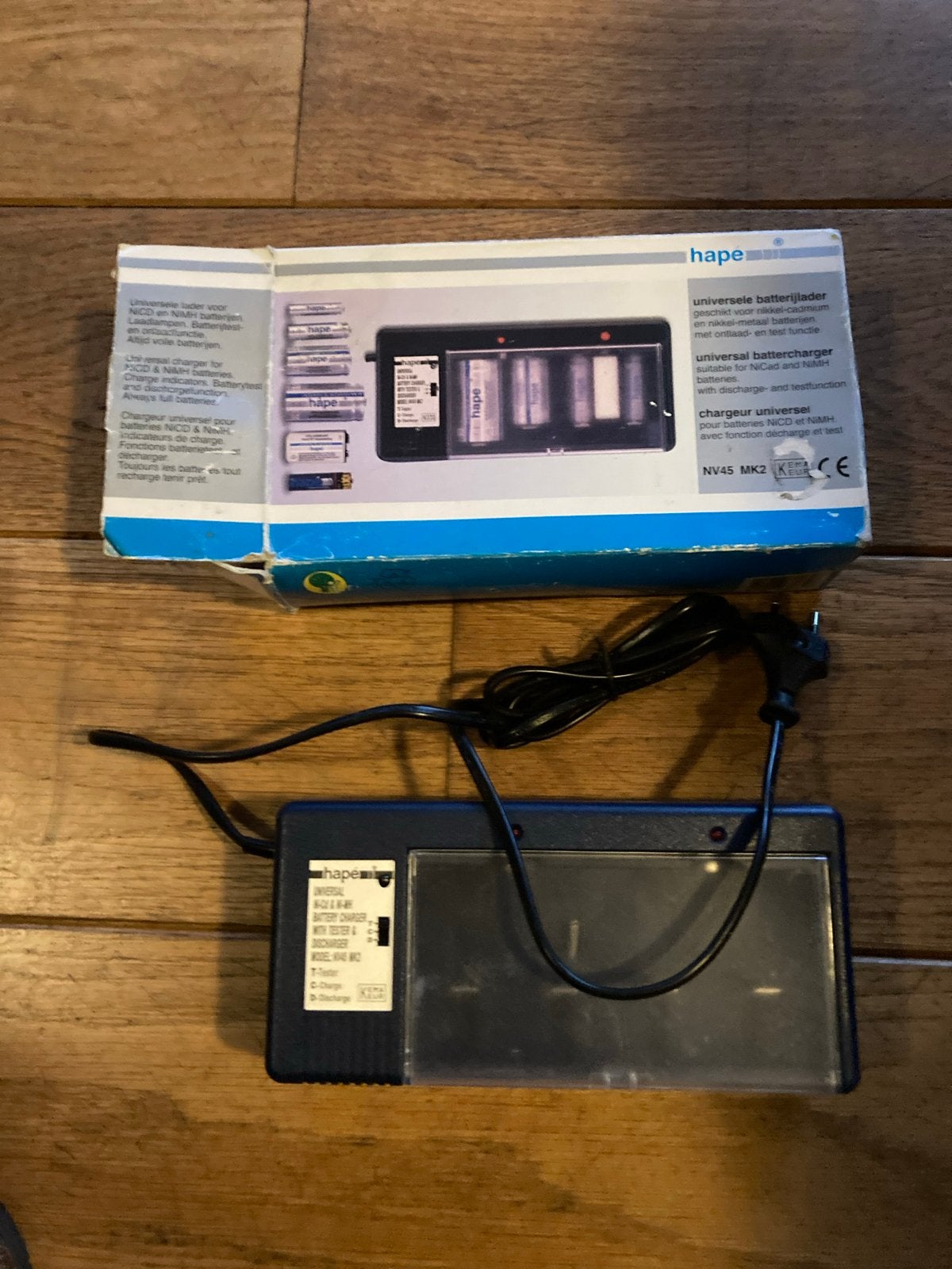 Hape Universele Batterijlader NV45 MK2, Ophalen of Verzenden, Gebruikt
