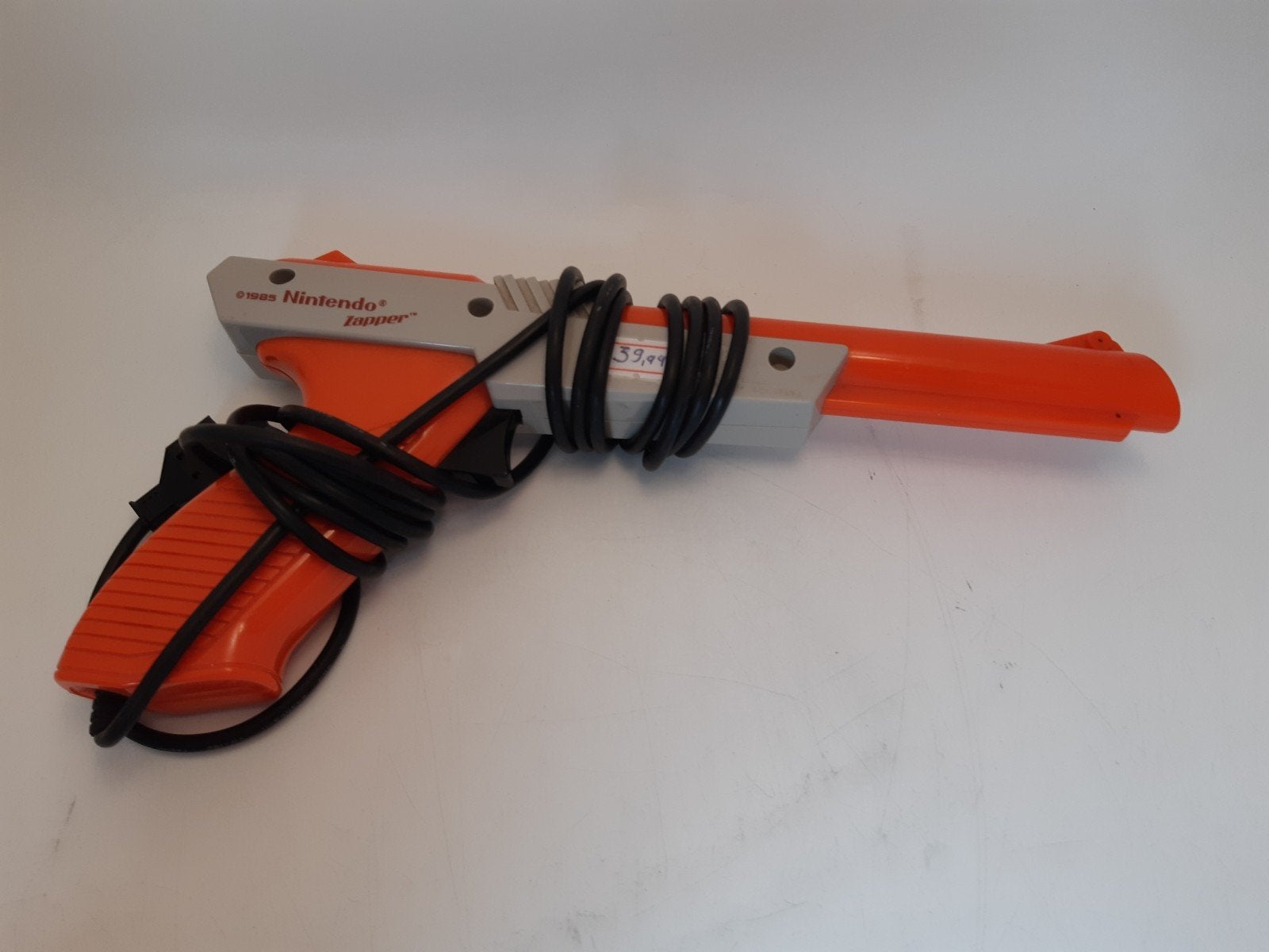 Nintendo Zapper (NES) - Origineel lichtpistool, Spelcomputers en Games, Nintendo, Gebruikt, Info@nintendo.de, Nintendo of Europe GmbH, Goldsteinstrasse 235, 60528 Frankfurt am Main, Duitsland