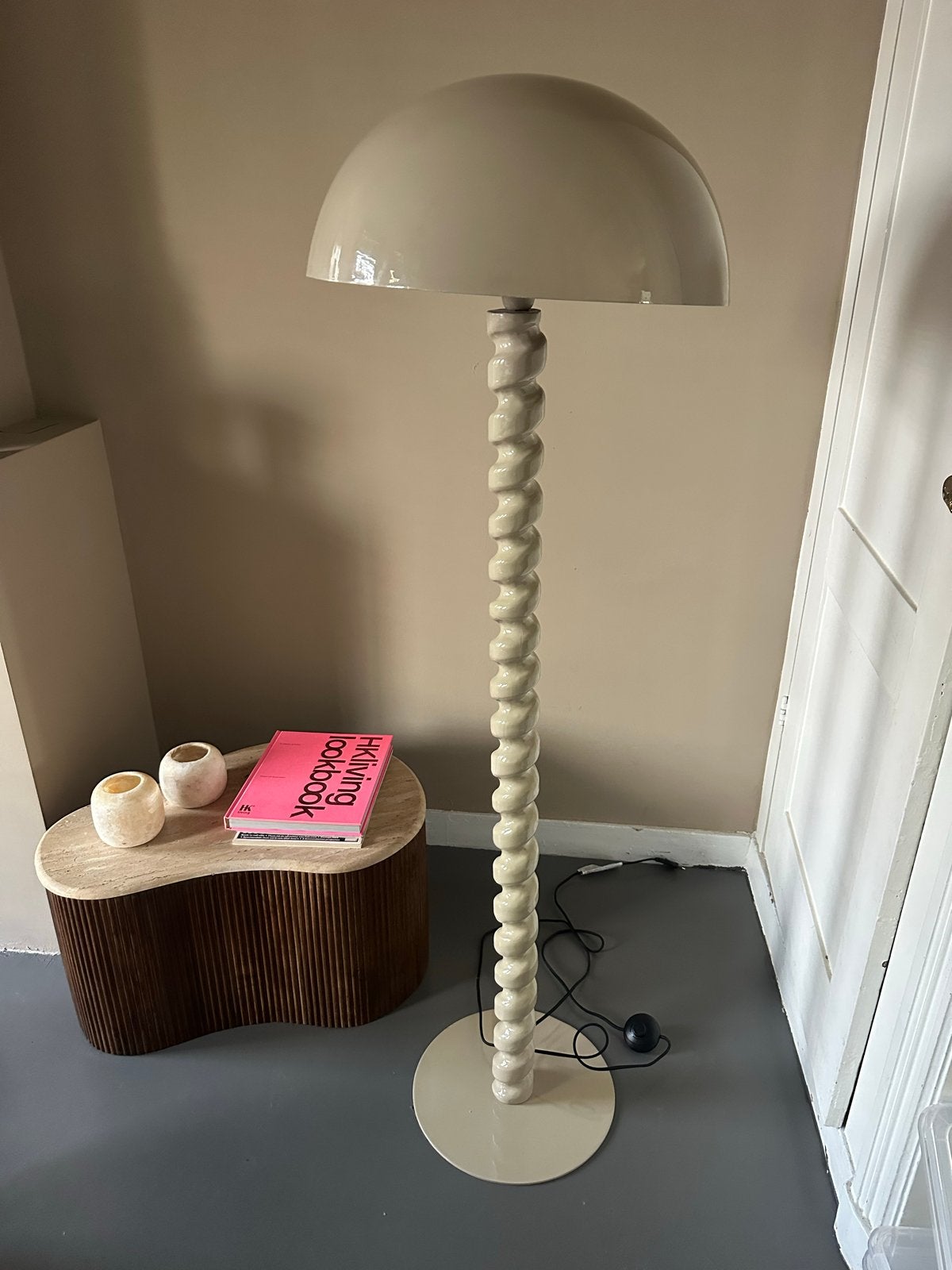 By-Boo Vloerlamp Luox (Beige) – Design klassieker, Ophalen, Gebruikt, E27 (groot), Metaal