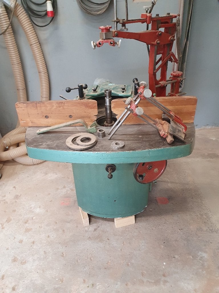 Tafelfrees machine, Ophalen