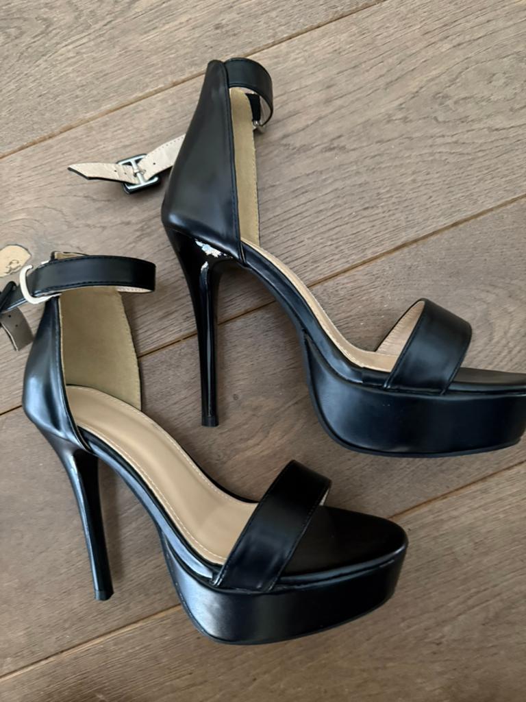Gratis op te halen schoenen zoals op de foto in maat 35, Kleding | Dames, Schoenen, Ophalen, Zo goed als nieuw, Zwart, Schoenen met hoge hakken