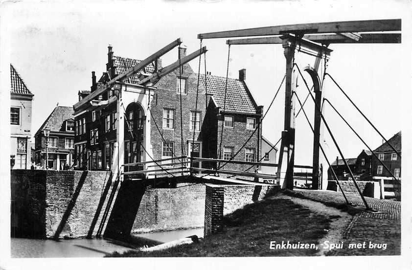 300-280-015 Enkhuizen Spui met brug, Verzenden, Voor 1920, Noord-Holland