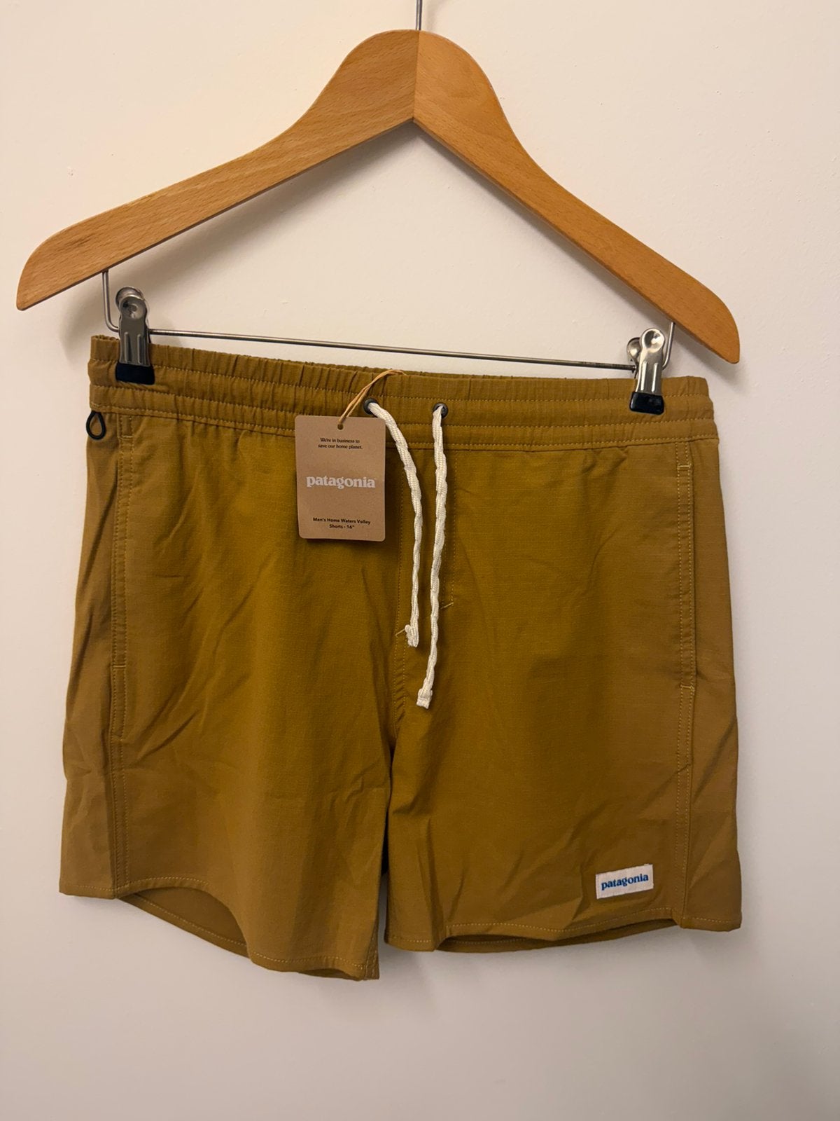 Nieuwe Patagonia Volley heren short S, Verzenden, Nieuw, Maat 48/50 (M), Bruin
