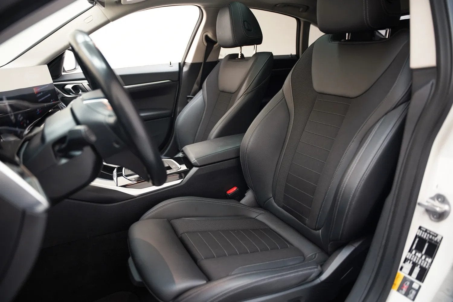 Foto 11 van BMW i4 eDrive40 84 kWh [ Schuifdak Sportstoelen Stoelverwarm