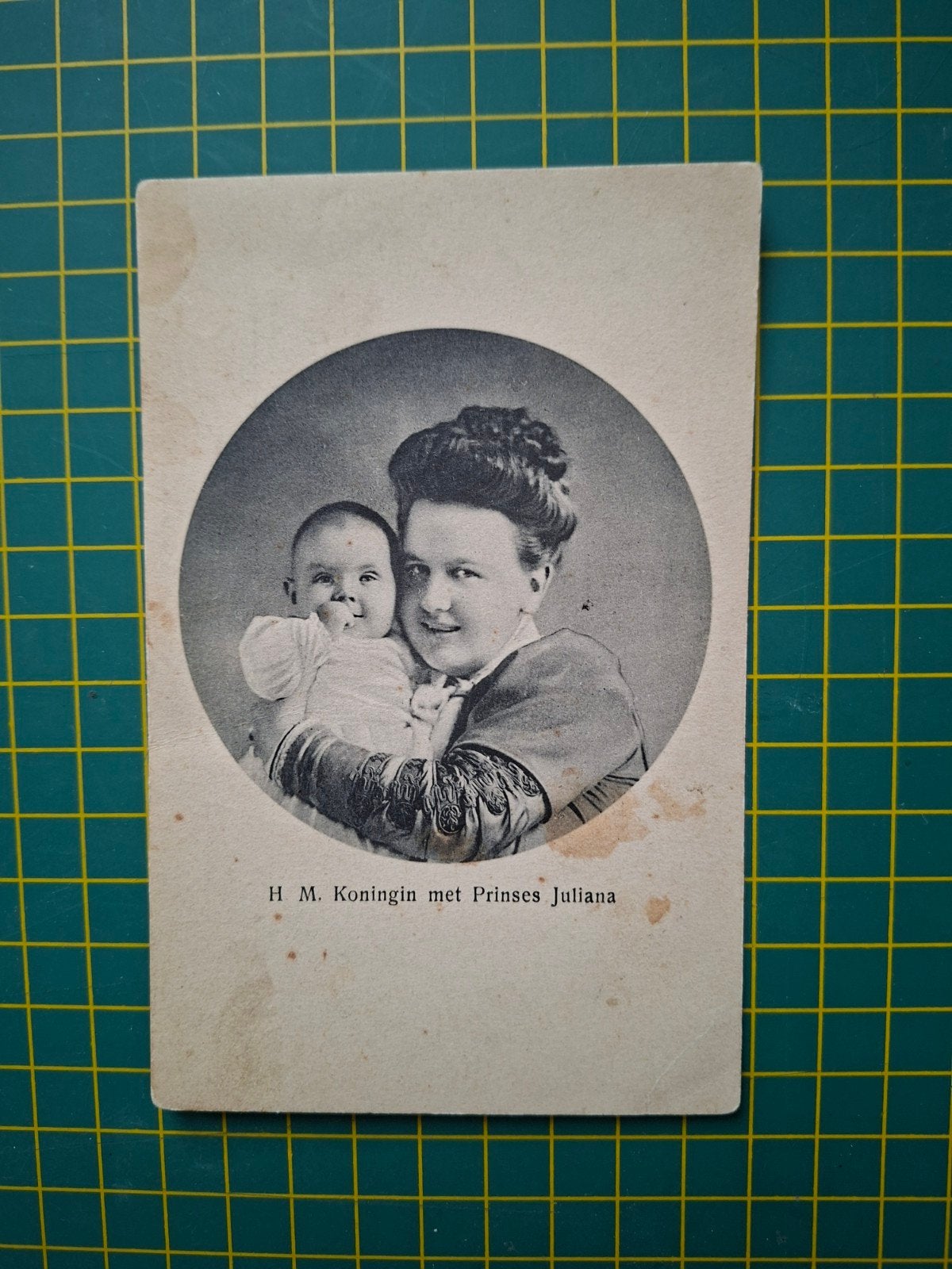 oude ansichtkaart H.M.Koningin met Prinses Juliana, Ophalen of Verzenden, Zo goed als nieuw, Nederland, Kaart, Foto of Prent