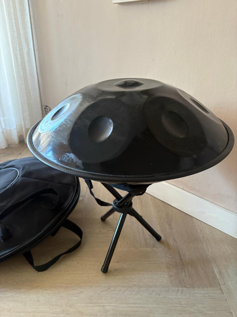 Handpan met standaard en draagtas, Muziek en Instrumenten, Percussie, Ophalen of Verzenden, Zo goed als nieuw, Melodische percussie