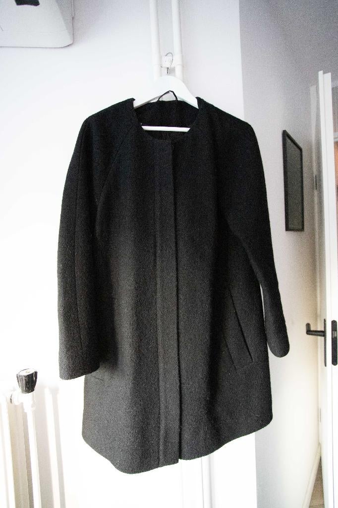 Zwarte wollen tussenjas/ winterjas A-lijn COS maat M, Kleding | Dames, Jassen | Winter, Gedragen, Maat 38/40 (M), Zwart, Ophalen of Verzenden