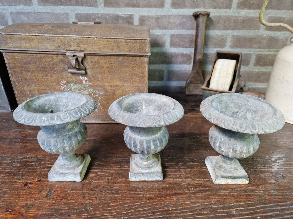 3 brocante gietijzeren tuinvazen, Ophalen of Verzenden