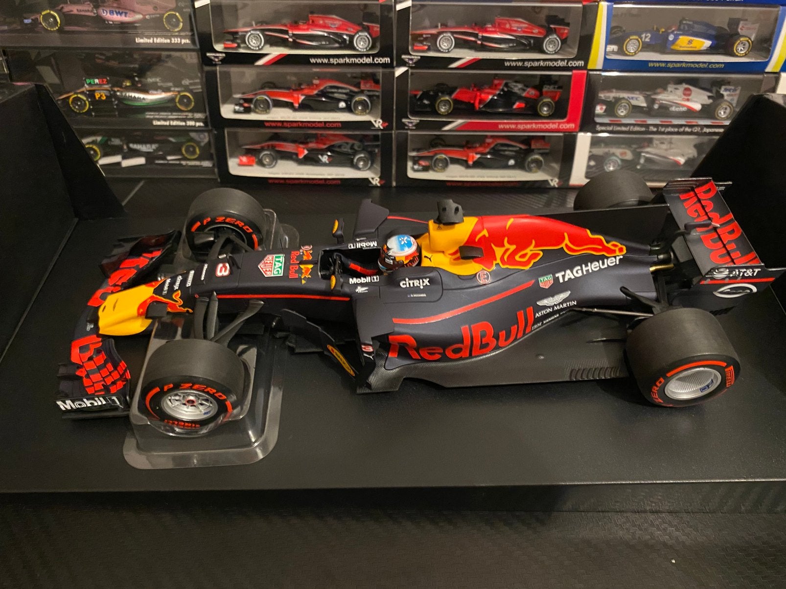 Daniel Ricciardo 1:18 Red Bull Racing Tag Heuer RB13, Ophalen of Verzenden, Zo goed als nieuw, MiniChamps