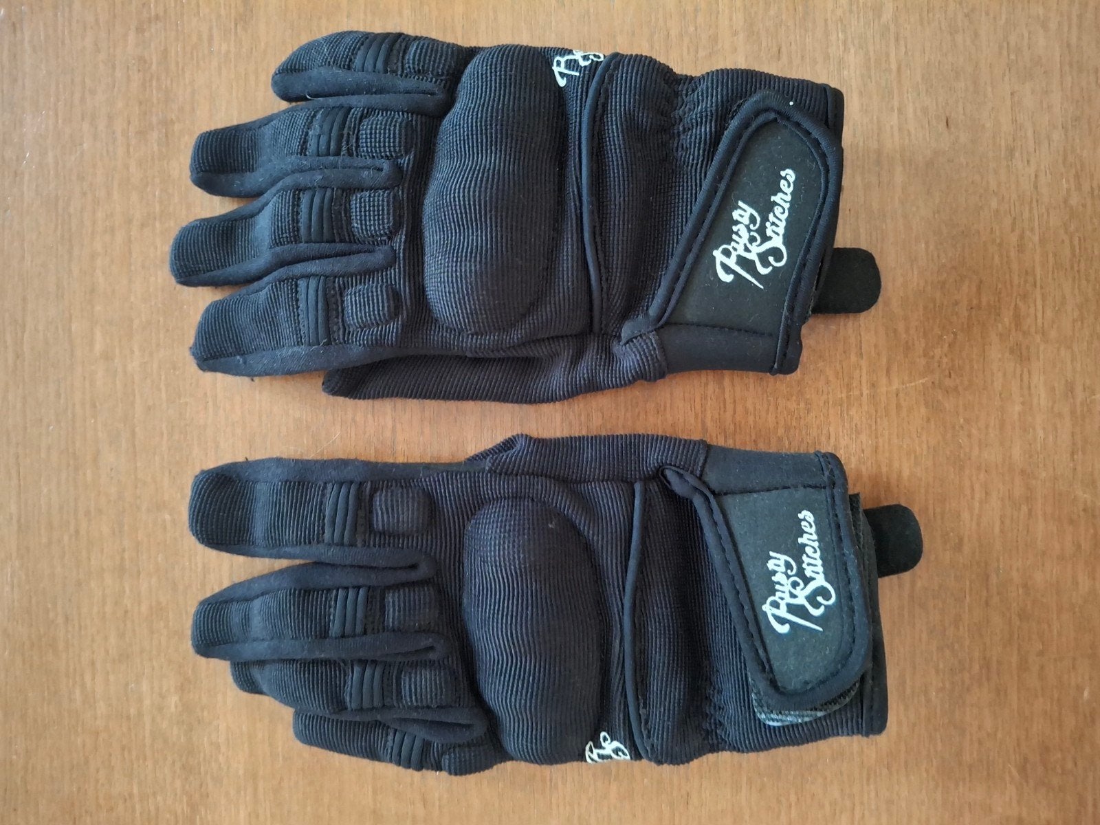 Zwarte handschoenen maat XS van Pussy Stitches, Ophalen of Verzenden, Maat 34 (XS) of kleiner, Pussy Stitches, Gedragen