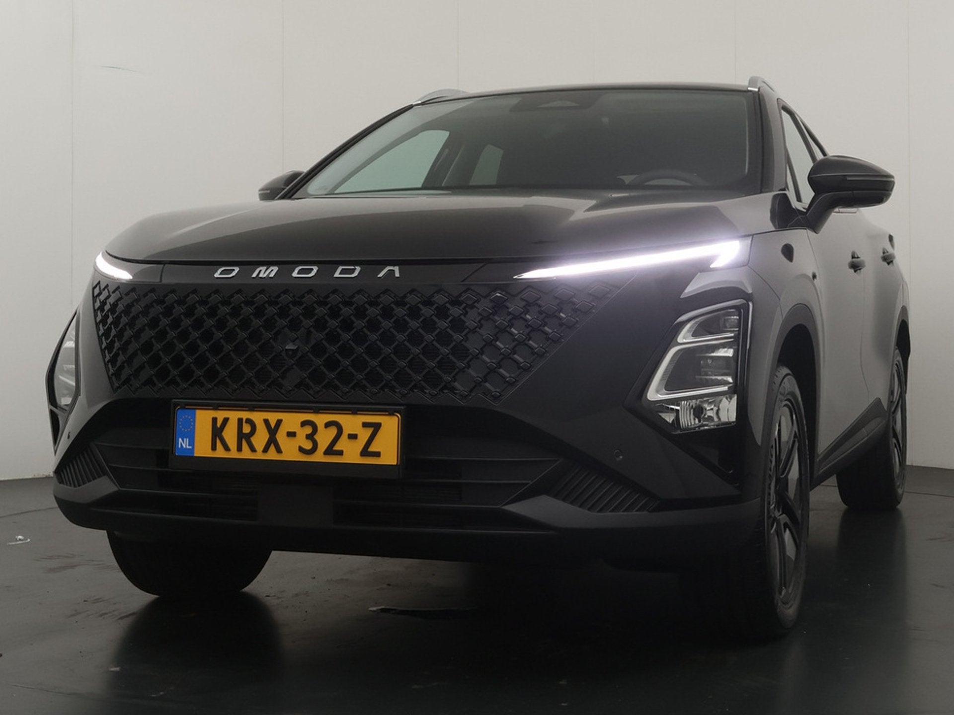Omoda 5 1.6 T-GDi SHS-H Comfort - FULL OPTIONS - Stoelverkoe, 4 cilinders, Zwart, Hybride Elektrisch/Benzine, SUV of Terreinwagen