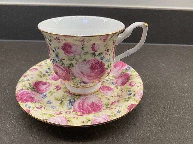 Balmoral Bone China kop en schotel, Overige merken, Ophalen of Verzenden, Zo goed als nieuw, Overige stijlen