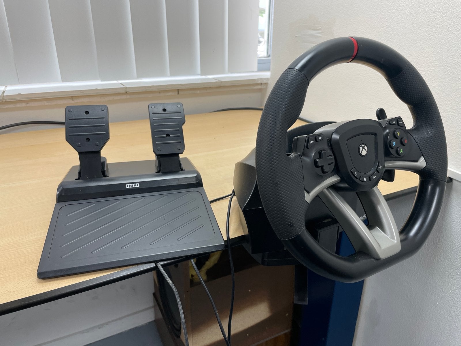 HORI RWO Racestuur met voetpedalen voor PC en Xbox One, Spelcomputers en Games, Spelcomputers | Xbox | Accessoires, Gebruikt, Ophalen of Verzenden