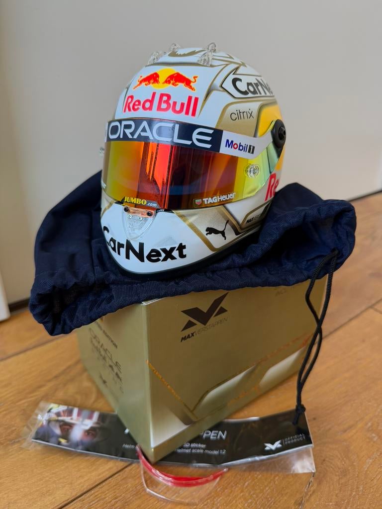 Max Verstappen 1:2 schaalmodel seizoenshelm 2022, Ophalen of Verzenden, Nieuw, Formule 1